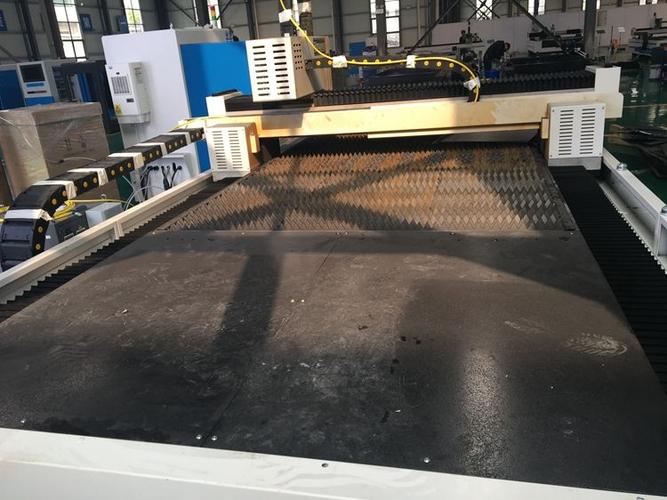 rbqlty中国工厂12000w cnc光纤激光切割机,用于带真空烟雾过滤器的